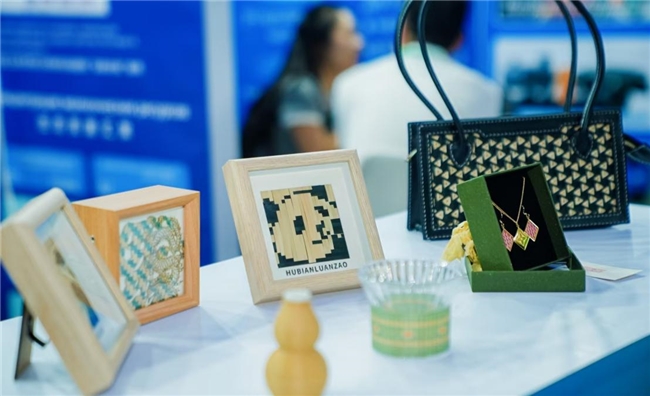 “蓉品出海”喀什專區正式啟幕 青羊優品薈萃中亞門戶，企業形象策劃新篇章